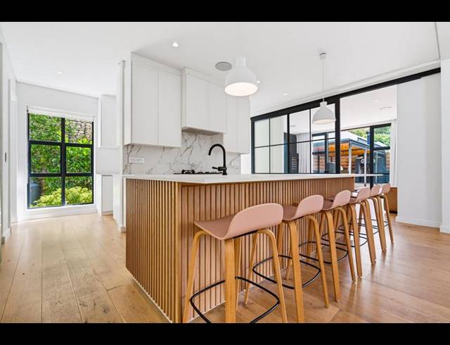 6 BEDROOM PROPERTY TO RENT IN CONSTANTIA